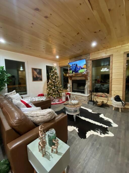 The Grand Tennessean Cabin- Four Bedroom Luxury Cabin In The Mountains Пиджен-Фордж Экстерьер фото